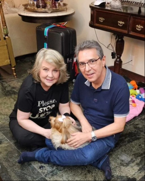#Amor - Um click dos queridos Liana Portela e Pedro Portela Filho com a fofa pet Prada. Chics!!! - (Arquivo Pessoal)