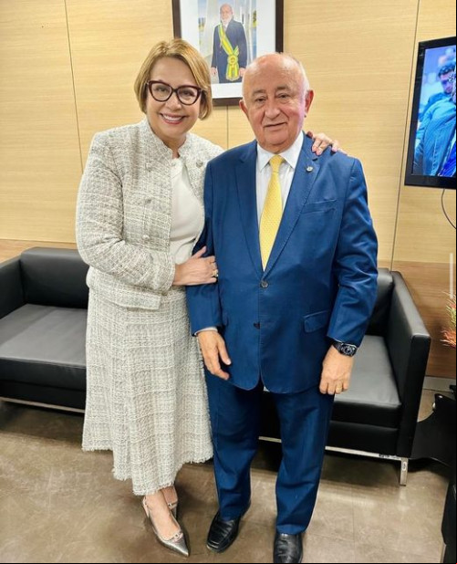 #ConvescontedeNatalLems - Parabéns para a Senadora da República do Brasil / Piauí - Piauí, Jussara Lima!!! Que comemora com o seu marido, o deputado federal Júlio César Lima. Chics!!! - (Arquivo Pessoal)