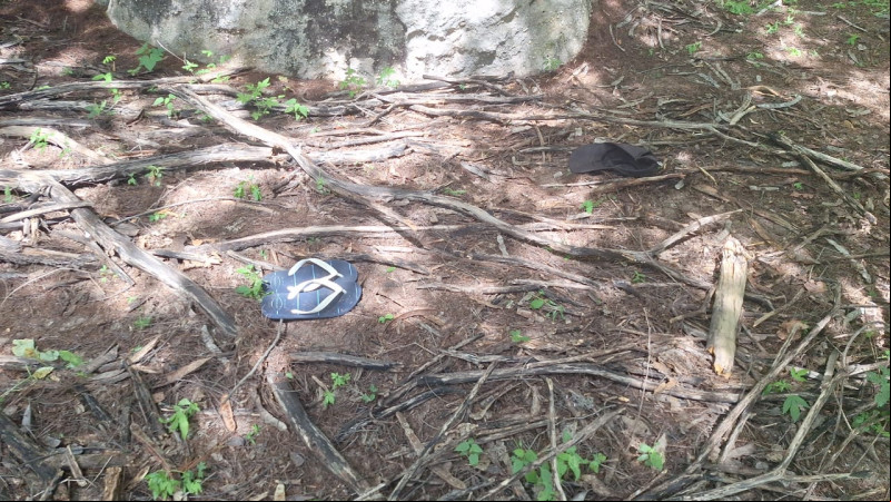 No local, foram encontrados pertences pessoais da vítima - (Divulgação/PM)