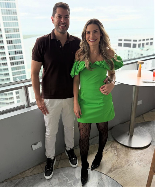 #Internacional - Um click dos queridos o dermatologista Beatriz Araújo Maia e o otorrino Rodrigo Maia em viagem por Miami. Chics!!! - (Arquivo Pessoal)