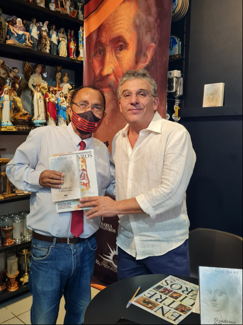#Livro - Um click do meu querido amigo o advogado e jurista Nelson Nery, que lançou em grande estilo na noite de 30/11, na Livraria Entrelivros, o seu novo livro “O Caderno de Maria”. Chics!!! - (Luciêne Sampaio)