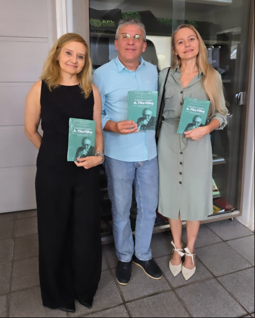 Click dos queridos Nelson Nery Costa com Maureen Ohara Tito e Kathleen Ohara Tito na Academia Piauiense de Letras - by Fides Angélica Ommati