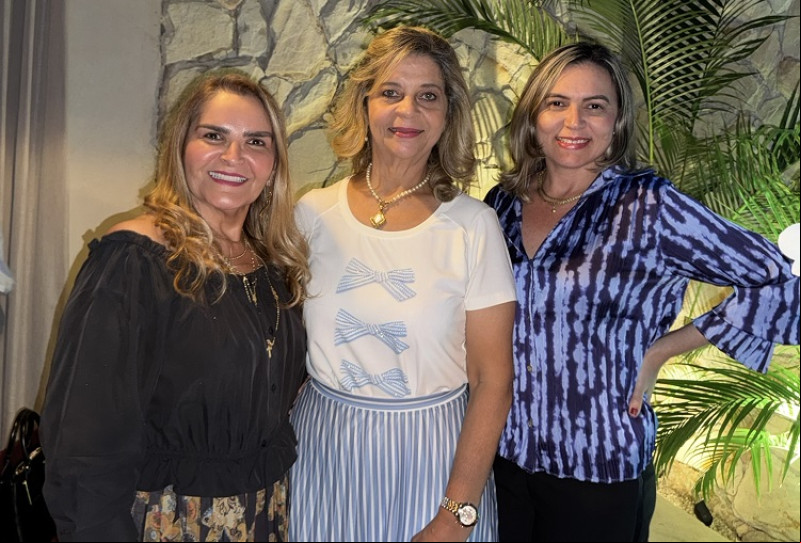 #Elo'sClube - Um click da querida Vera Santos, que foi a anfitriã da reunião do Elo’s Clube na noite de 28/5, em restaurante badalado com Fernanda Carneiro e Eliene Carneiro, presenças das sócias e convidados. Chics!!! - (Luciêne Sampaio)