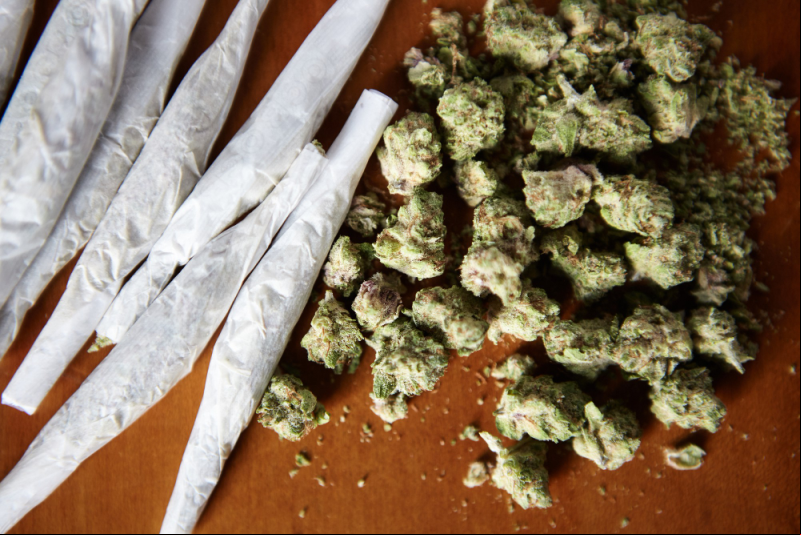 Usuários de maconha poderão ser multados em até um salário mínimo em Teresina; entenda - (Freepik)