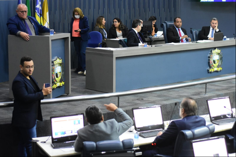 Dudu e Antônio José Lira discutem durante sessão - (Jailson Soares/O Dia)