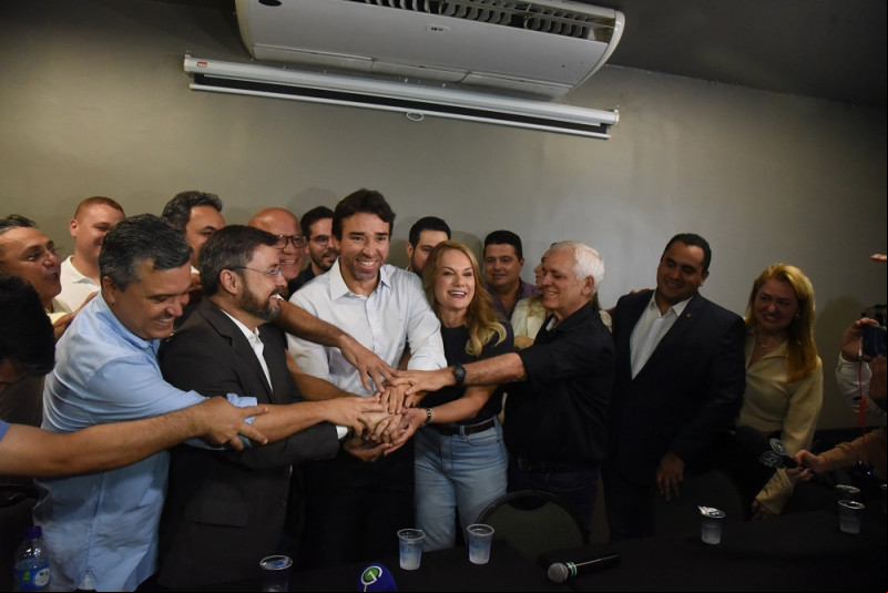 Adesão de Marden Menezes a Fábio Novo - (Assis Fernandes / O Dia )