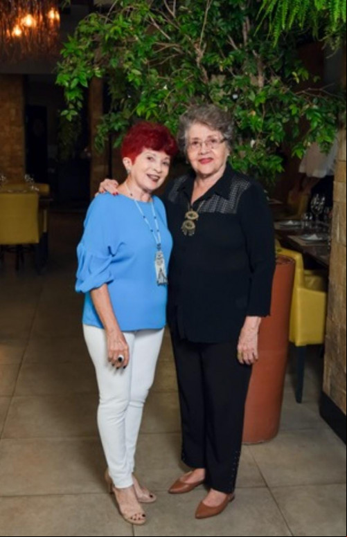 #DiaInternacionaldasMulheres - 'Gente é pra Brilhar' - Um click das queridas Naty Silveira e Drª Terezinha de Jesus Santos, amigos e amigas que contribuíram para o SUCESSO do nosso Almoço - 'Gente é pra Brilhar'. Chics!!! - (Divulgação)
