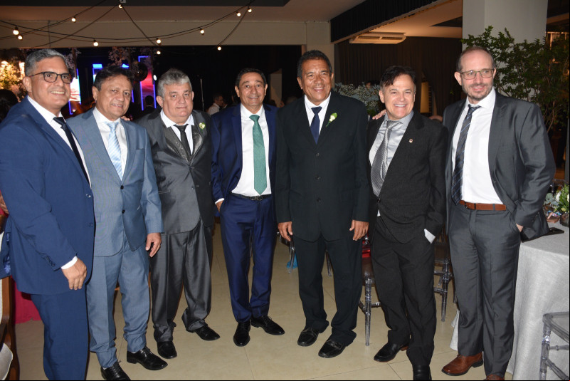 #OSIM - Um click dos queridos amigos no casamento de Átalo Junior & Maria Eugênia Almeida, que disseram SIM ao amor em grande na noite de 31/05/2025 com cerimônia na Capela Mater Dolorosa (Instituto Dom Barreto), após os noivos receberam os cumprimentos no Buffet Splendore na Rua Cinegrafista Marques, 686 - Fátima. Chics!!! - (Magal Santos)