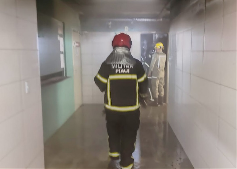 Incêndio atingiu uma das salas de repouso do Hospital do Dirceu II.. - (Divulgação / Corpo de Bombeiros)