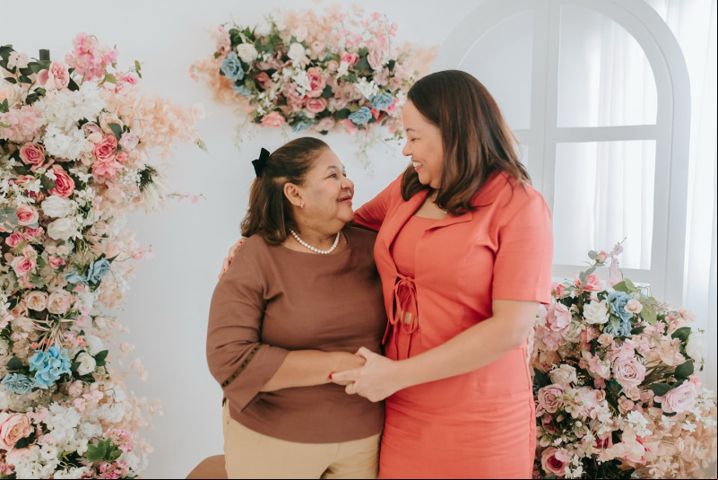#Mãe&Filha - Um click das queridas Francisca Pereira com a filha Cintia Silva. #Mensagem - "Trecho do escritor Ernest Hemingway. Ele escreveu: — Quem estará nas trincheiras ao teu lado? — E isso importa? — Mais do que a própria guerra." Cintia Silva. Chics!!! - (Arquivo Pessoal)