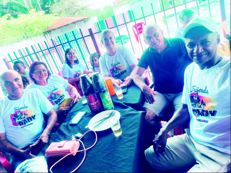 Reinaldo, Valdiza, Jusci, professora Sueli Rodriguês e  professor Vicentim Medeiros e o afilhado Wuerlon Orlando. - (Daniel Cardoso)