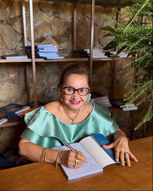 #Aniversário - Parabéns para a querida Josélia Dantas (12/2)!!! Que comemorou em grande estilo com um almoço e as presenças dos familiares e amigos em espaço badalado. Chics!!! - (Arquivo Pessoal)