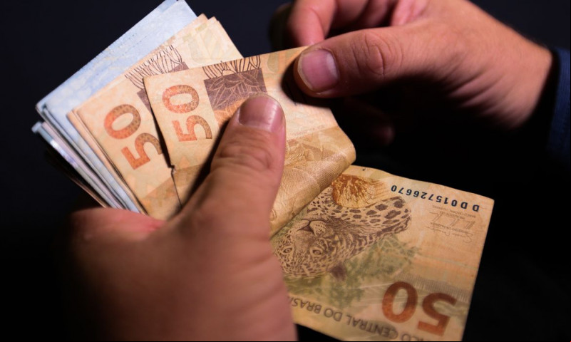 No Piauí, mulheres recebem quase R$ 400 a menos que os homens, revela IBGE