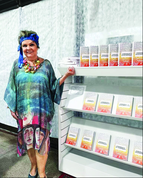 Ainda é tempo de parabenizar, a professora e escritora Maria das Graças Targino, que no sábado ado (20)festejou mais um ano de vida. Tim! Tim! - (Arquivo Pessoal)
