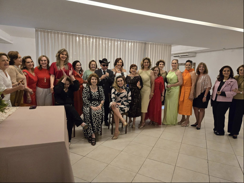 #NataldoClube - Grazie pelo convite da querida Conceição Araújo para a Confraternização do Granf Clube, no dia 4/12, com as sócias Júlia Ramalho, Conceição Araújo e Lourdita Brandão, que foram as anfitriãs do evento com as sócias do Clube e convidados. Chics!!! - (Luciêne Sampaio)