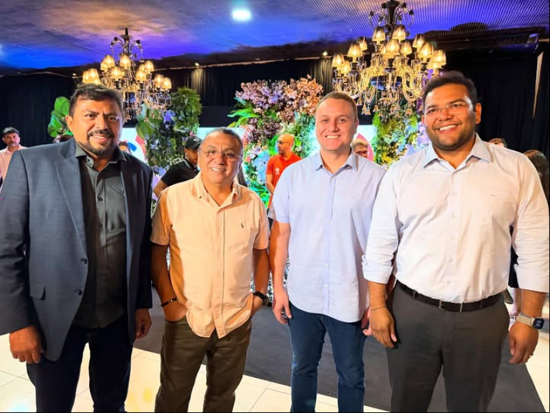 #Lançamento - Um click dos vereadores - João Pereira, Dudu Borges, Venâncio Cardoso e Fernando Lima no coquetel de lançamento do Mais Mídia. Chics!!! - (Arquivo Pessoal)