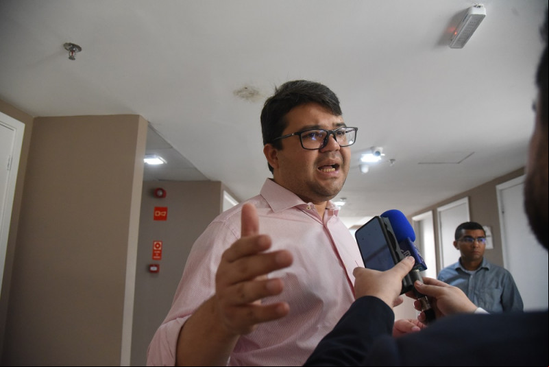 Secretário Chico Lucas comenta que queimadas são causadas principalmente por ações humanas - (Assis Fernandes/O Dia)