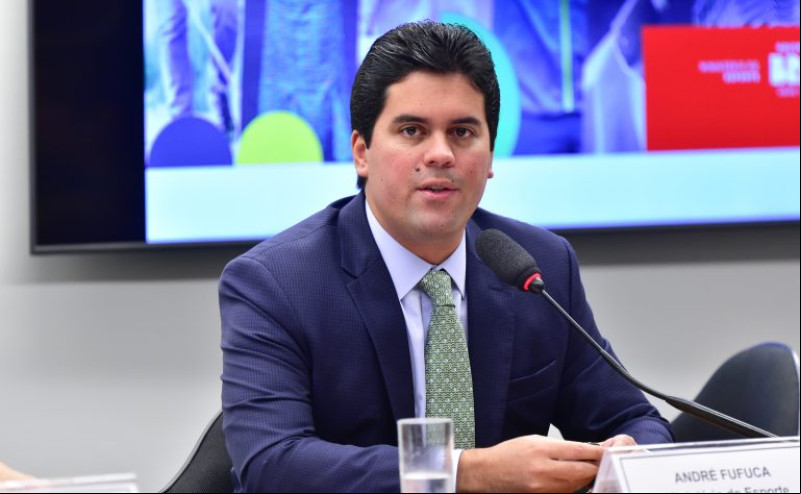 Governo enviará projeto de lei que deve punir clubes que não combaterem racismo nos estádios