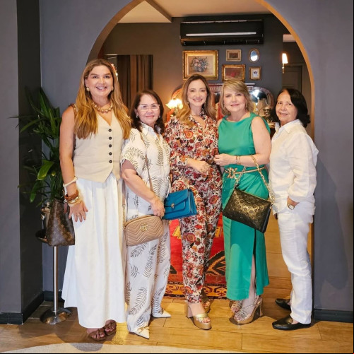 #Migas - Um click das queridas Ângela Canuto, Valdenê Albino, Liana Portela e Goret Carvalho do Clube Madam’s em aniversário surpresa para maravilhosa Olivia Nogueira. Chics!!! - (Arquivo Pessoal)
