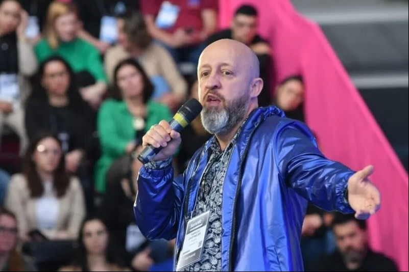 Esta é a segunda vez que Fabrício Carpinejar participa do SaLiPi - (Reprodução)