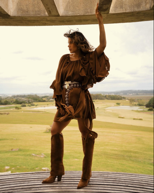 Coleção Raízes da Fil à Fil by Zelita Melo e Polyana Melo une tradição e modernidade sofisticação em peças boho chic com cortes estruturados e tecidos fluidos