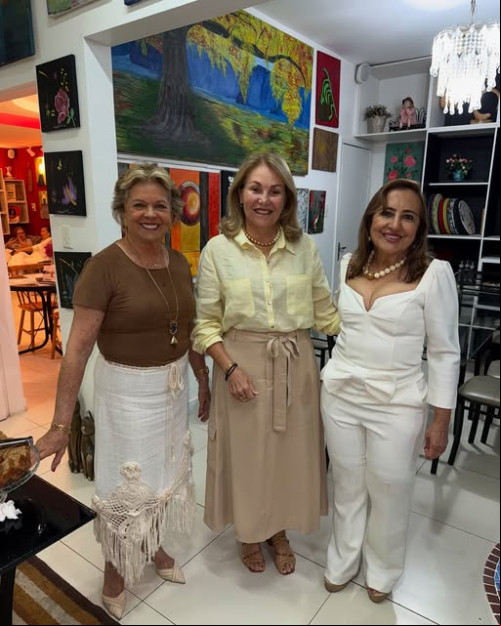 #Migas - Um click das queridas Lia Escórcio Pereira, Julieta Freitas Pires e Graça Nogueira em reunião do Closed Clube. Chics!!! - (Arquivo Pessoal)