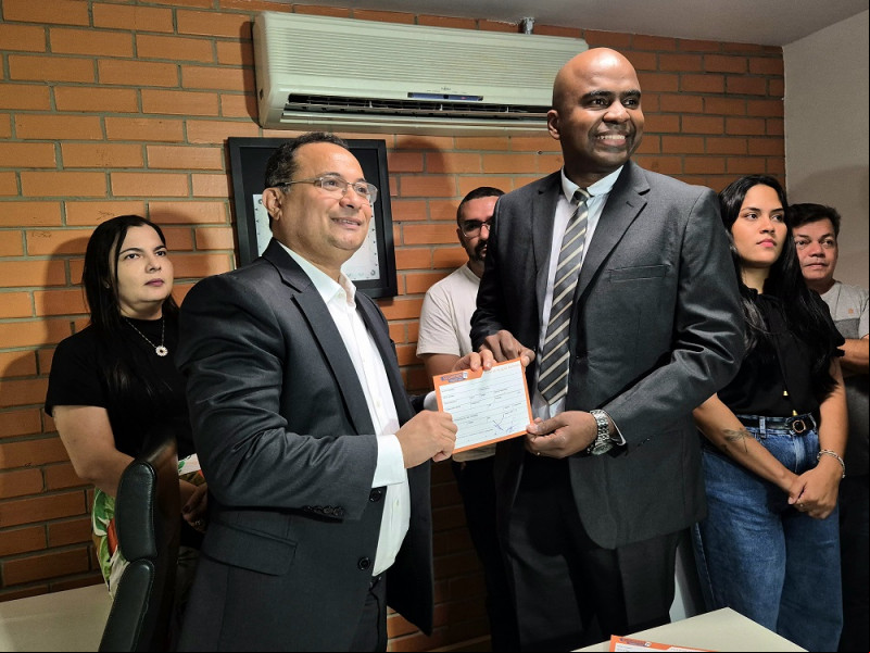 Raifran ao lado do presidente do Solidariedade Evaldo Gomes - (Tarcio Cruz/ O DIA)