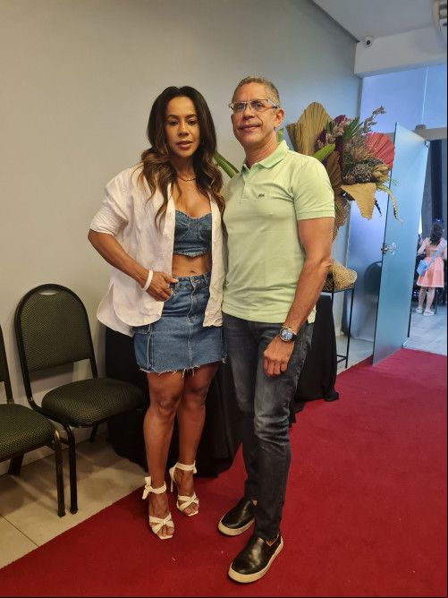 Um click dos queridos empresá Simone Paes Landim & Romuldo Pedrosa em feijoada badalada. Chics!!! - (Luciêne Sampaio)