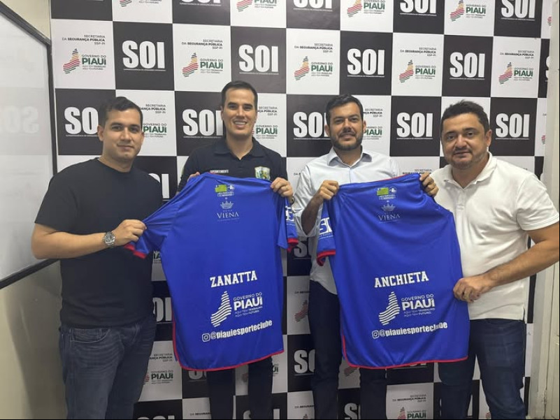 #Delegados - Um click dos delegados Matheus Zanatta e Anchieta Nery, que receberam das mãos do empresário e presidente do Piauí Esporte Clube, Jackson Dias Nogueira, e do advogado e diretor do Clube, Luciano Fonseca, a camisa do Campeão Piauiense de 2025, o Piauí Esporte Clube. Chics!!! - (Arquivo Pessoal)