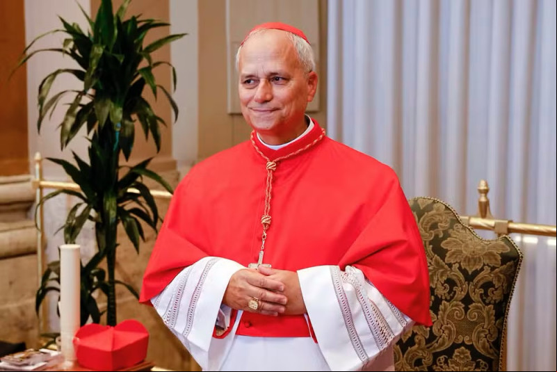#Conclave - Um click do Cardeal Robert Francis Prevost, que é o no PAPA. A tão esperada fumaça branca que anuncia a eleição do novo papa foi expelida na quinta-feira (8) da chaminé da Capela Sistina, no segundo dia de Conclave. Ele foi eleito pelos colegas e será conhecido a partir de agora como Leão 14. Chics!!! - (Arquivo Pessoal)