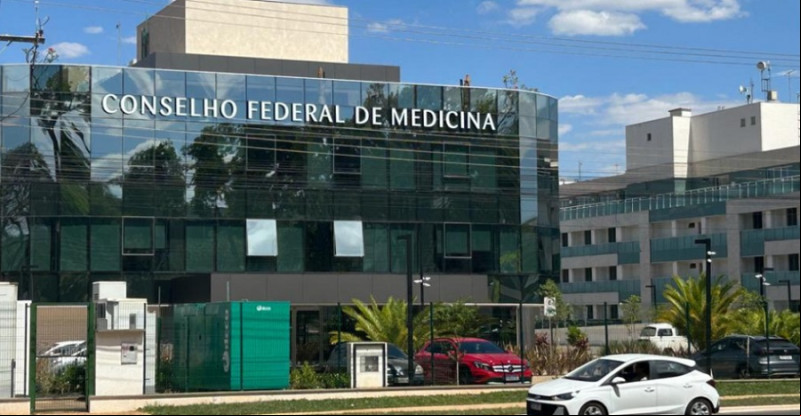 CFM veta terapia hormonal para menores de 18 anos e restringe cirurgias de redesignação de gênero
