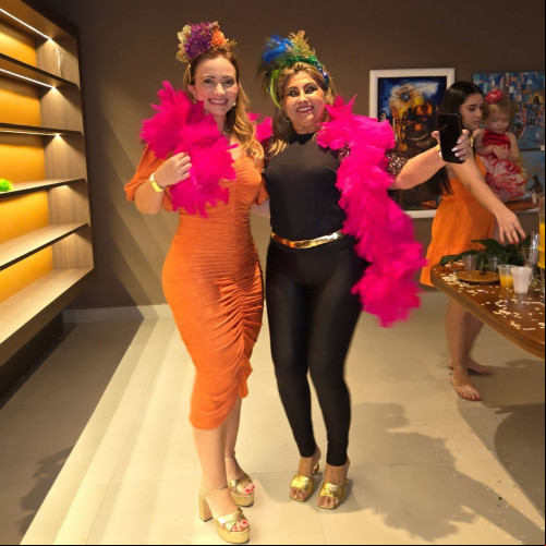 #SPA - Um click das queridas Olívia Nogueira e Regina Célia Bezerra no lançamento do SPA - by Honorina Pães Landim. Chics!!! - (Luciêne Sampaio)