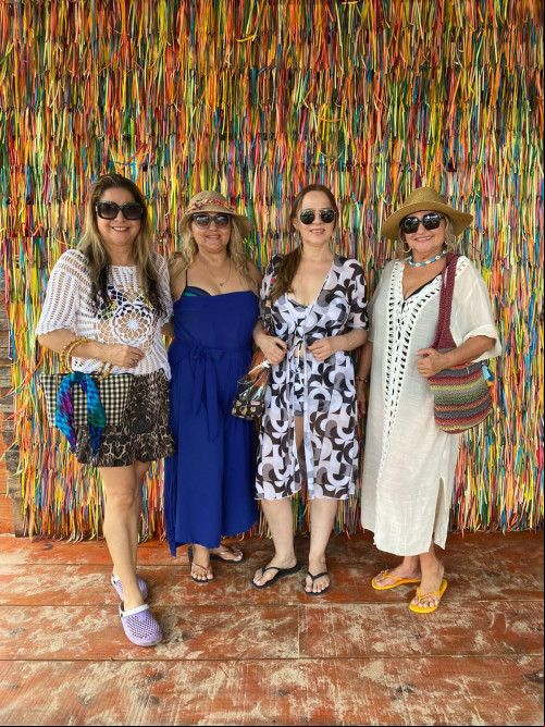 #Praia - Um click com as queridas  Valdirene Melo, Ritinha Carmichael e Magnólia Soares de Macêdo em fim de semana na Praia do Coqueiro. Chics!!! - (Luciêne Sampaio)