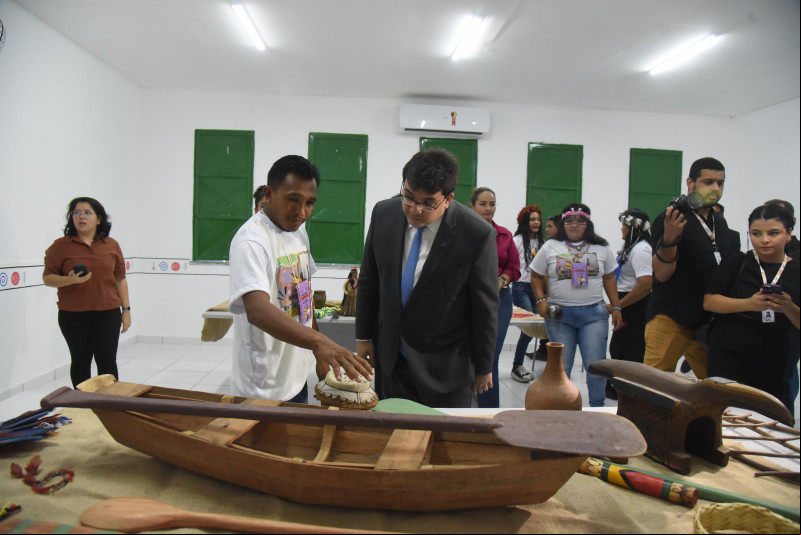 Projeto Alfabetização Indigena Warao Trilingue - (Assis Fernandes/O Dia)