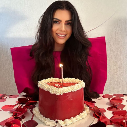 #Aniversário - Parabéns para a belíssima Cynthia Nogueira Portela Melo!!! "Minha Cyn é pura luz! Mãe espetacular, médica dedicada, amiga presente, irmã cuidadosa e filha incomparável. Que orgulho da mulher que você é! Sorte de quem convive com você, amor! Feliz Aniversário, feliz vida com seus amores. Te amo do tamanho do mundo." Iracema Portella (mãe da aniversariante). Chics!!!. - (Divulgação)