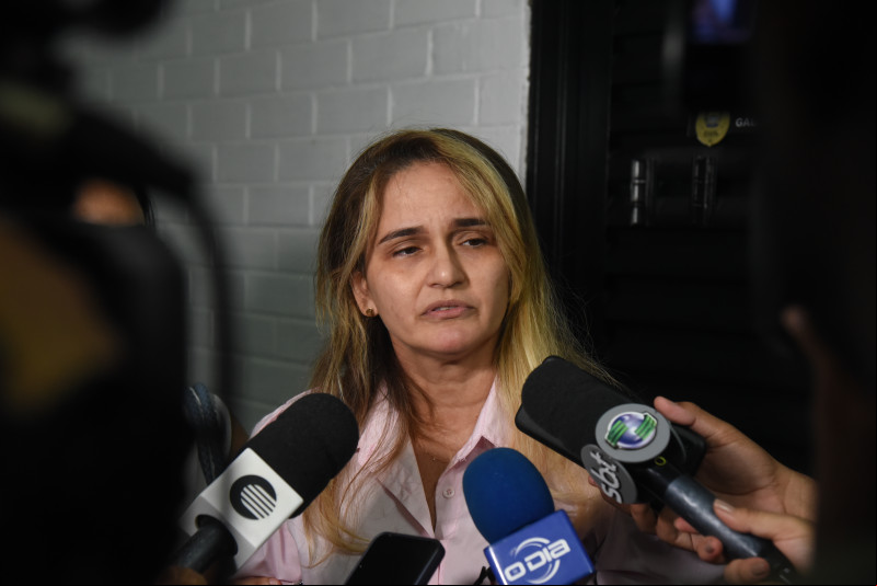 Adolescente baleado por ex dentro de escola a por cirurgia; bala permanece alojada na nuca