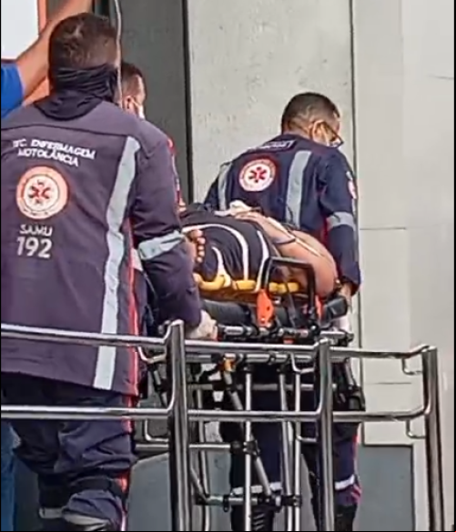 A bala atingiu a coluna cervical de João Lucas, o que provocou graves danos neurológicos. - (Reprodução)