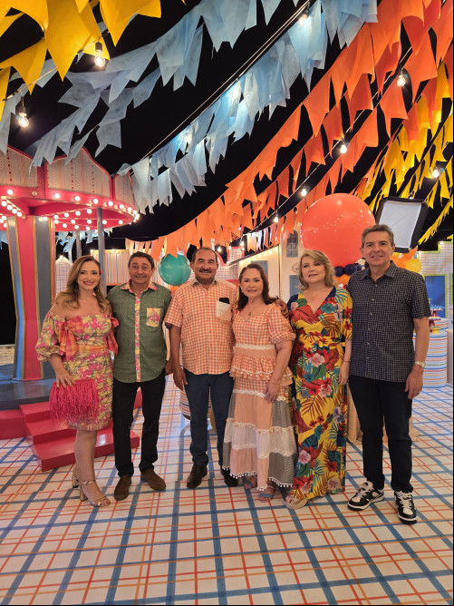 #Arraiá - Um click dos queridos Olívia Nogueira & Lourival Nogueira, Benedito Cirilo & Valdenê Albino, Liana Portela & Pedro Portela Filho, no Arraiá de aniversário do Joaquim, no Haras Noroeste. Chics!!! - (Luciêne Sampaio)