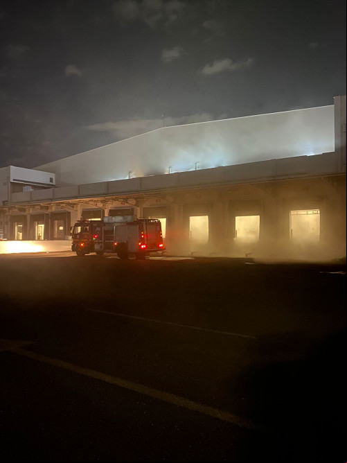 Incêndio atingiu a câmara frigorífica do centro de distribuição do supermercado - (Reprodução/Whatsapp)