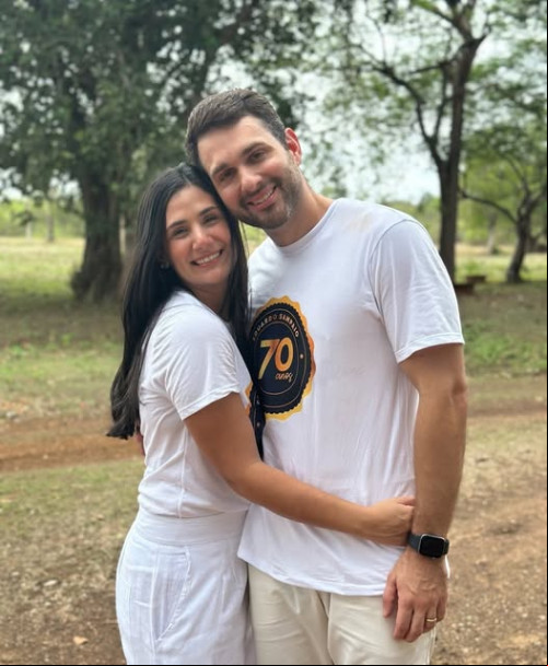 Parabéns para a analista judiciária Marianne Andrade Sampaio!!! Comemorou a data com o marido o empresário Marcelo Sampaio. Chics!!! - (Arquivo Pessoal)