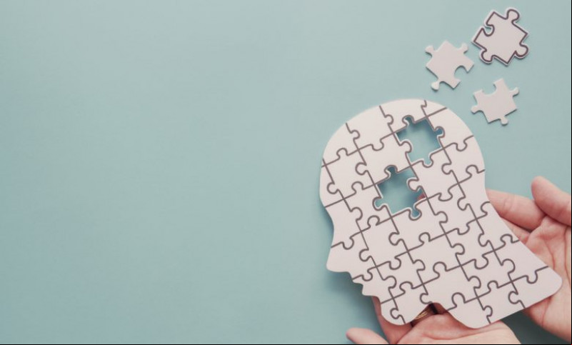 Sintomas de Alzheimer incluem perda de memória e dificuldade na comunicação: - (Freepik)