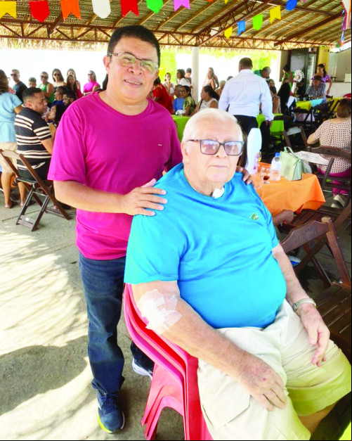 Hoje é dia de parabéns, para o senhor Valdemir do Rêgo Motta (funcionário aposentado do Banco do Brasil e presidente da Rádio Vanguarda Educativa FM da cidade de União)que comemora mais um ano de vida. - (Arquivo Pessoal)