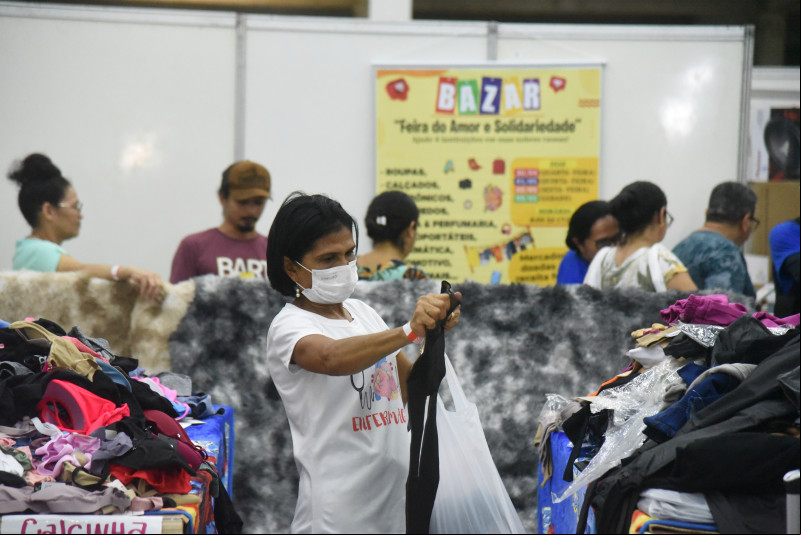 Bazar da Receita Federal vende roupas, eletrônicos e brinquedos com preços íveis; veja detalhes