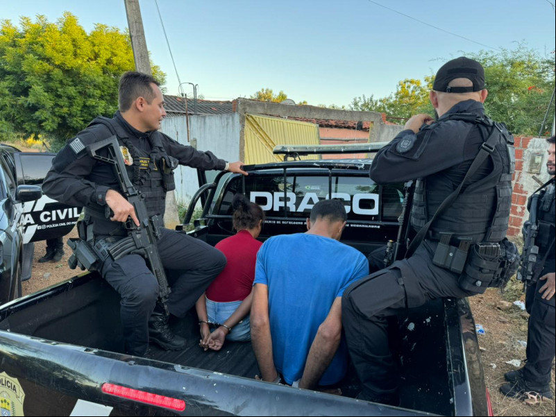 "Visionário" e companheira presos em São Raimundo Nonato - (Divulgação / Polícia Civil - PI)