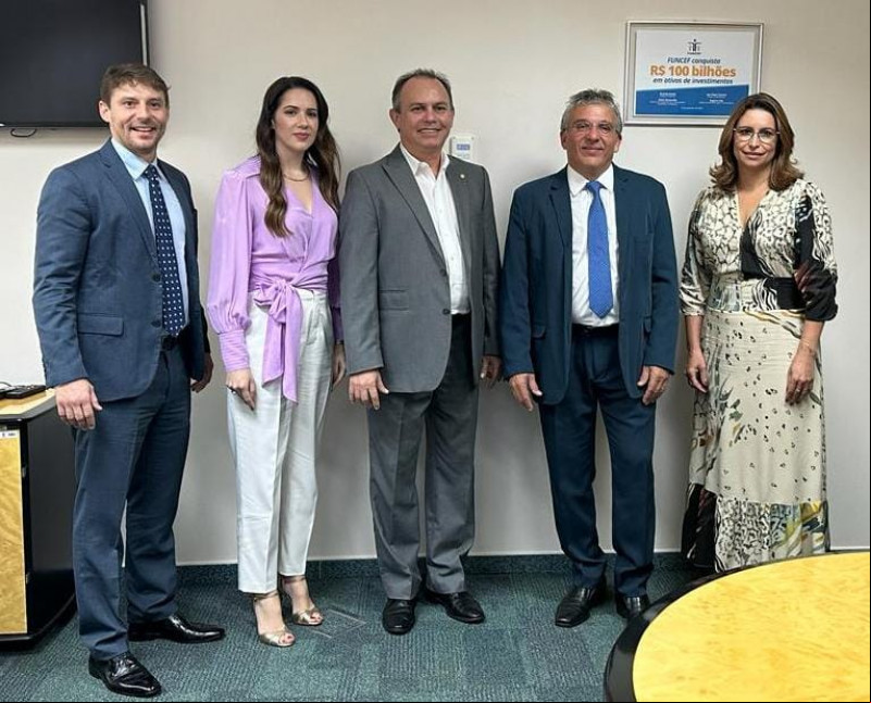 #Encontro - Um click do meu querido amigo Nelson Nery e o advogado Alex Guimarães recebido pelo presidente da Funcef Ricardo Pontes, as advogadas Adriana Matos e Carol. Ricardo Pontes é piauiense e dirige um dos principais fundos de previdência privada do Brasil. Chics!!! - (Divulgação)