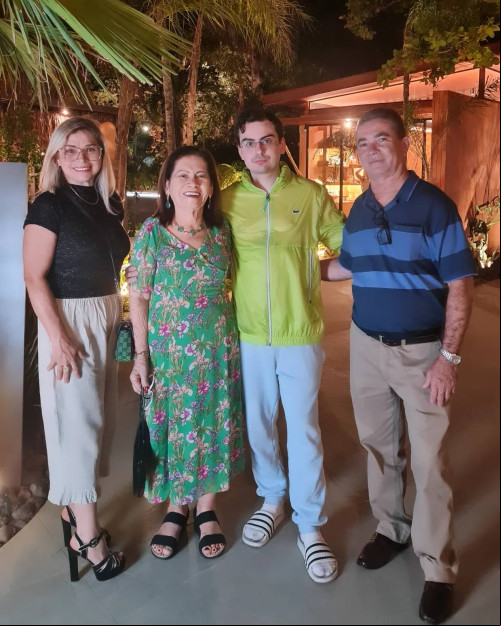 #CasaCor Piauí - Tem o espaço Casa do Artesão Design Mestre Albertino em parceria com o Governo do Estado do Piauí - Um click da querida Santana, que veio direto de São Paulo para visitar a CasaCor Piauí. Chics!!! - (Luciêne Sampaio)