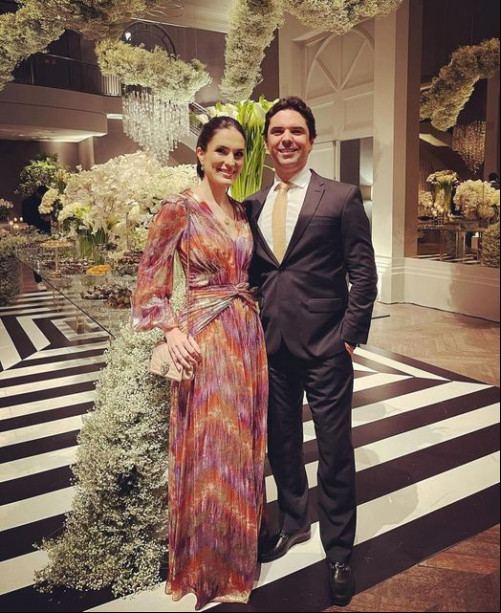 #Bodas - Um click dos queridos a médica otorrinolaringologista Mariana Santos e o advogado Alexandre Magalhães, que comemoram hoje (26) 11 Anos de uma feliz união conjugal. São pais do Henrique e da Sofia. Chics!!! - (Divulgação)