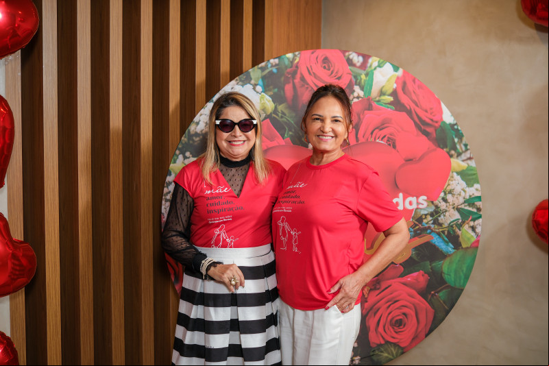 #AlmoçodasMães - Um click com a querida Izélia Moraes, no nosso evento Almoço Festivo - 'Mês das Mães', no dia 24/5. Chics!!! - (Tibério Hélio)