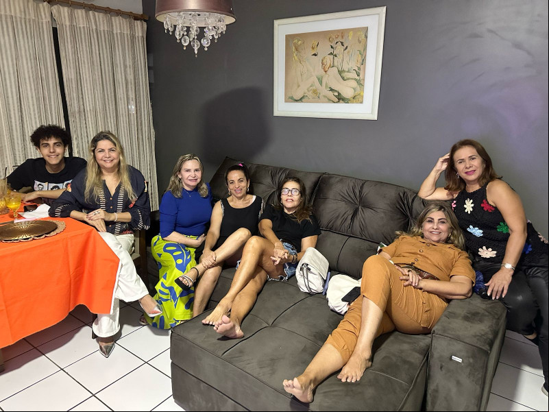 #Migas - Parabéns para a querida Eugênia Lima (18/3)!!! Um click com Yuri Sampaio, Francisca Brito, Honorina Pães Landim, Lúcia de Fátima e Regina Célia Bezerra em tarde de café animado. Chics!!! - (Arquivo Pessoal)