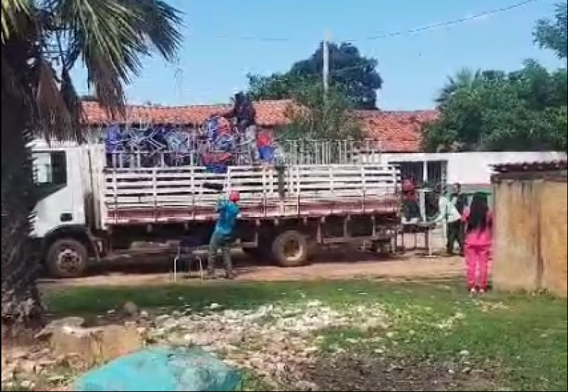 Prefeitura retira equipamentos de escola na zona Rural de Castelo e moradores protestam - (Reprodução/Whatsapp)
